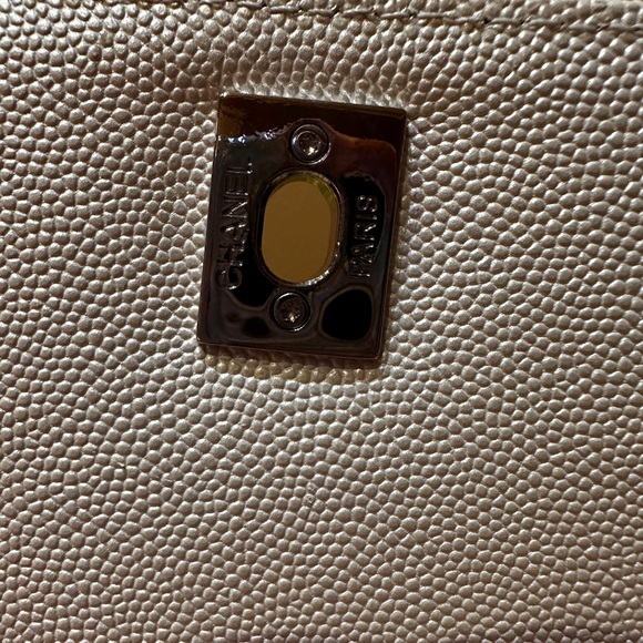 Chanel pearlescent white coco handle medium/large size. - Picture 12 of 16